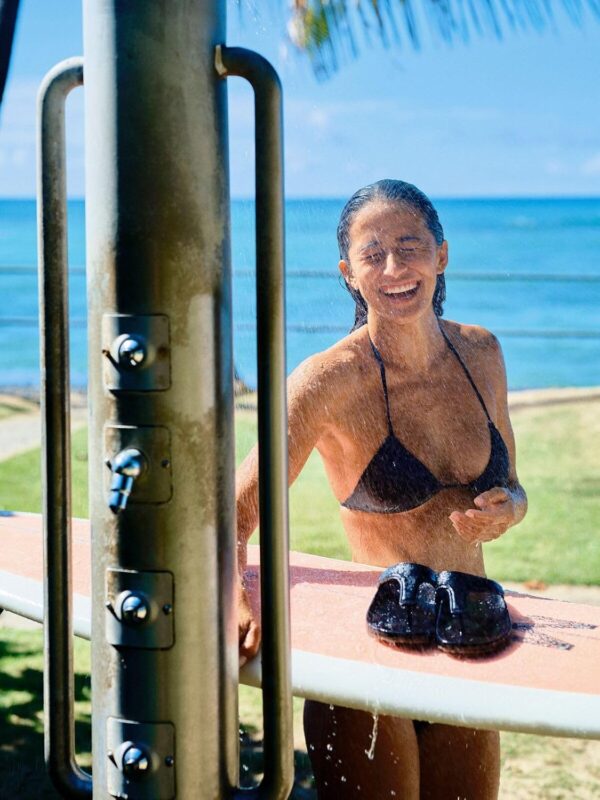 Sandales OLUKAI Kipe'a Lipi cuir souple confort femme tongs-5