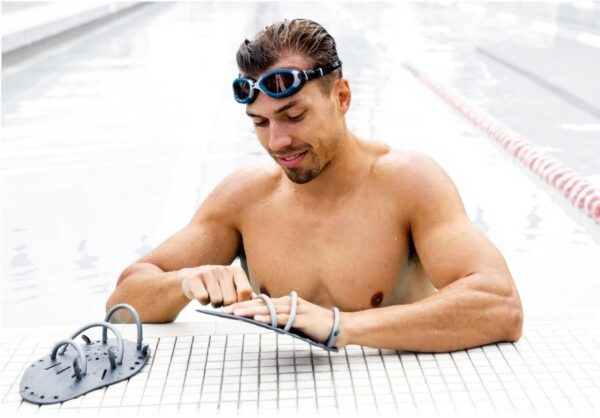 Plaquettes natation Zoggs Matrix design ergonomique adulte